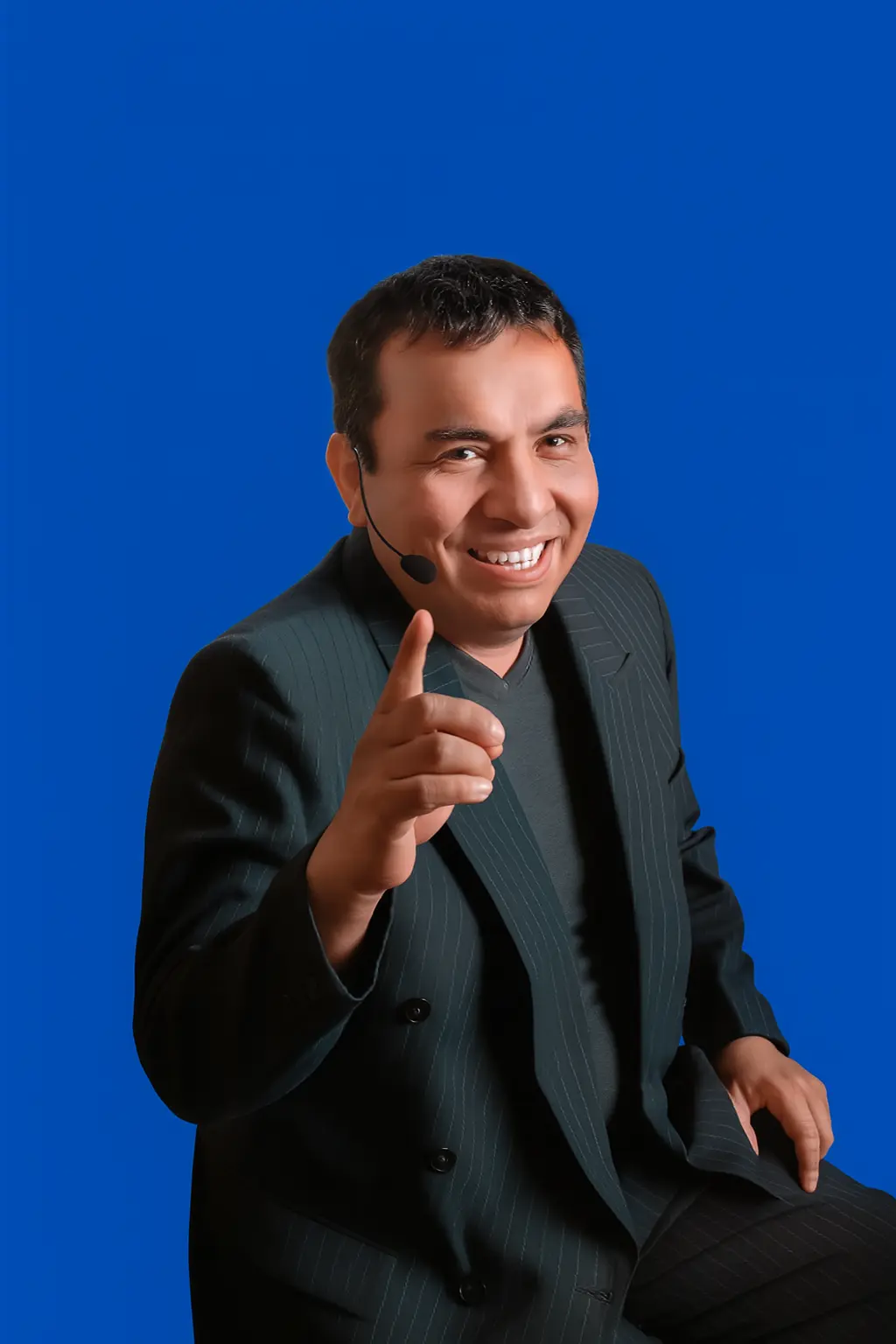 agente inmobiliario en Lima asesorando venta de propiedades